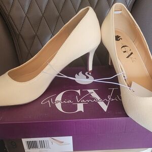 Gloria Vanderbilt Beige Pointed-Toe Mid Heel Pumps